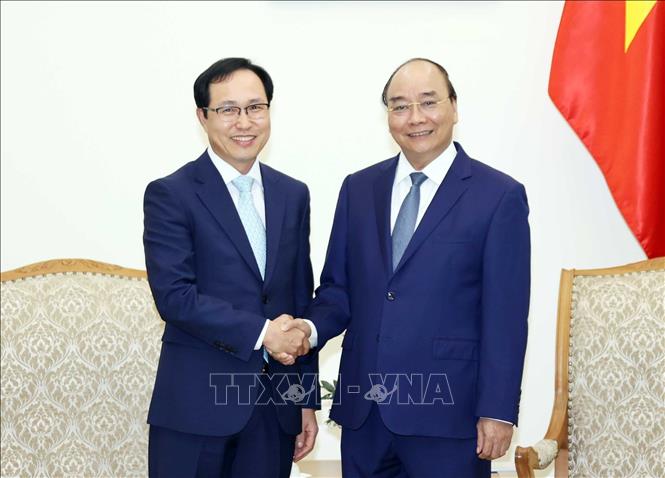 Thủ tướng Chính phủ Nguyễn Xuân Phúc tiếp Tổng giám đốc Tổ hợp Samsung Việt Nam